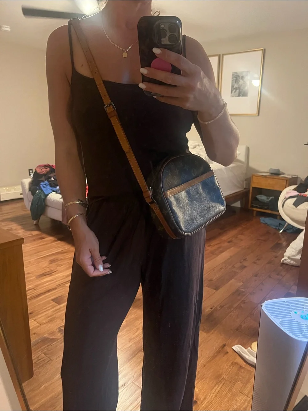 Vintage louis vuitton crossbody. Amazing condition. No peeling, cracking on ext